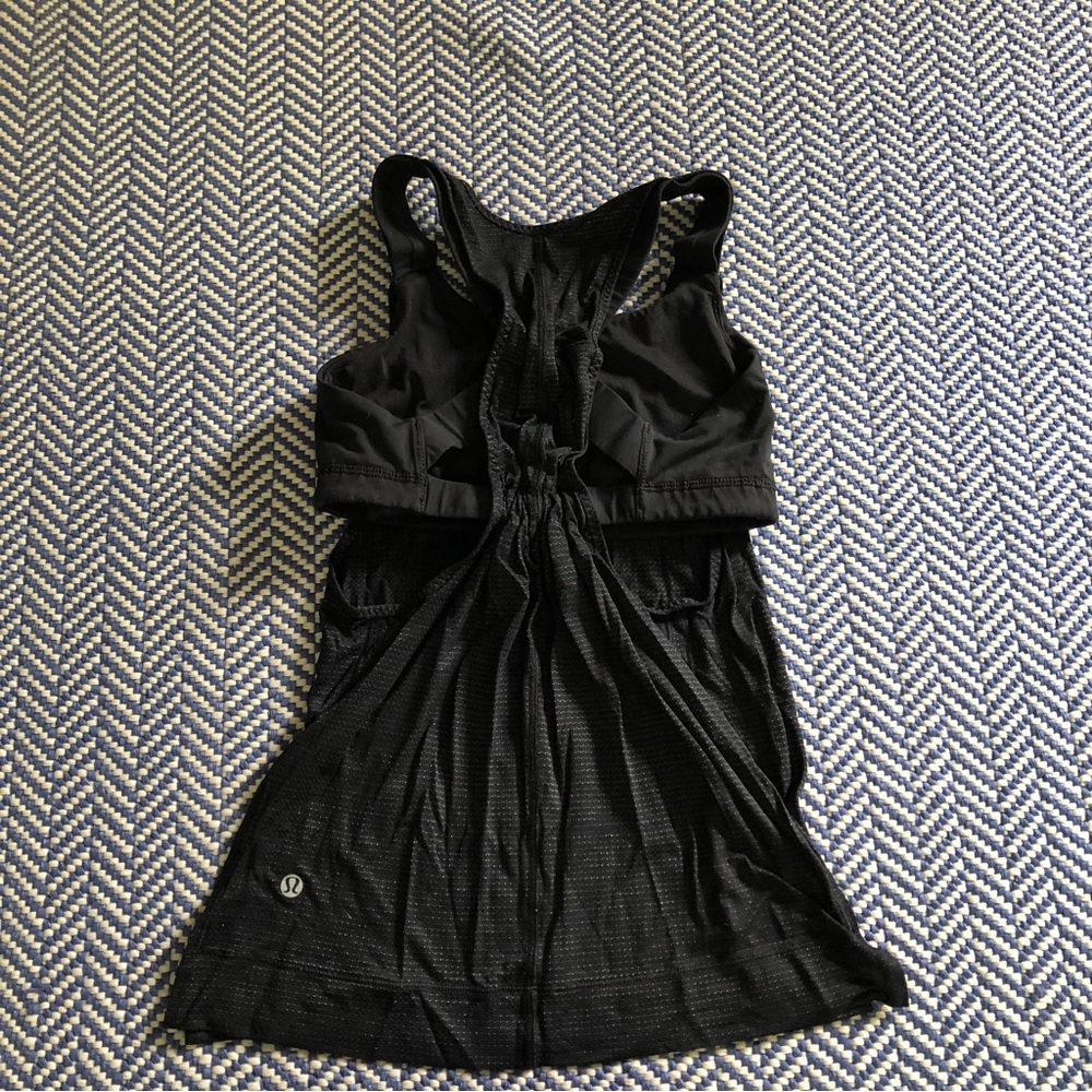 Lululemon Tank Top w/ Bra Size 4